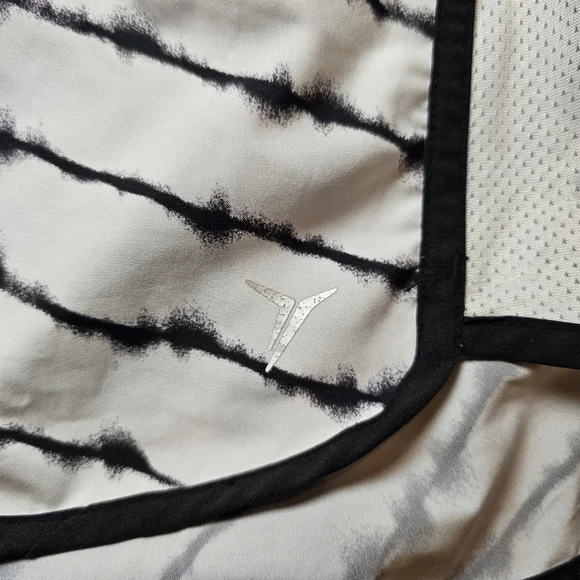 Old Navy Active Shorts - Picture 4 of 7